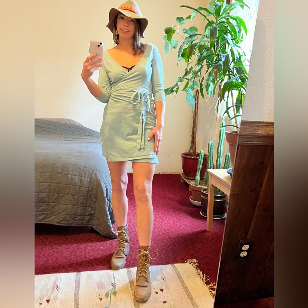 Global girlfriend size small blue wrap dress